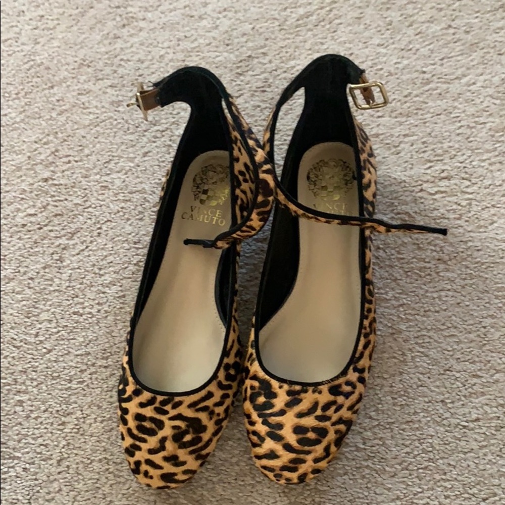 Vince Camuto Flats.Never worn. Brand new.